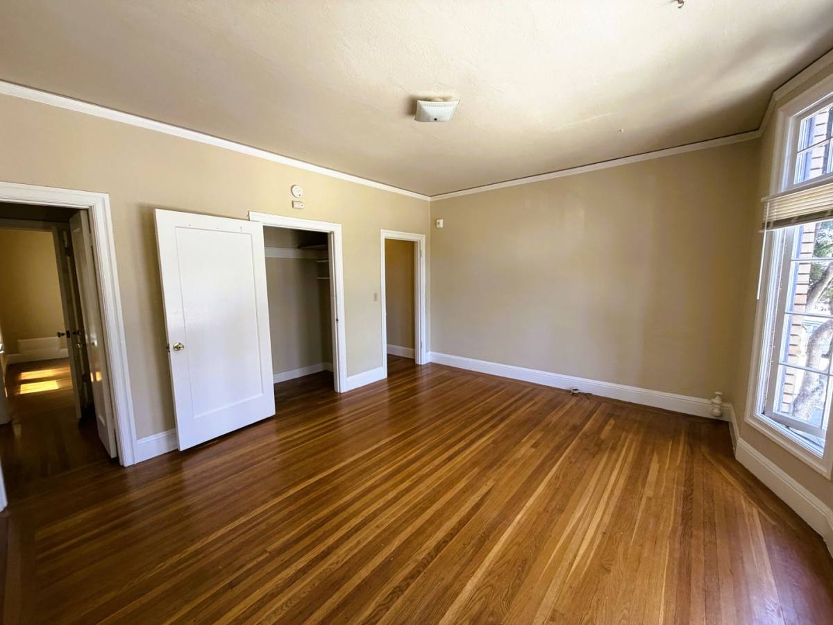 Apartment for rent at 231 29th St, Oakland, CA 94611