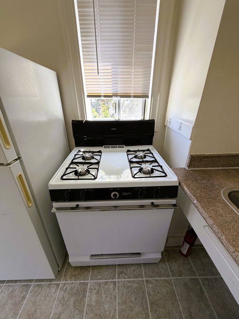 Apartment for rent at 231 29th St, Oakland, CA 94611