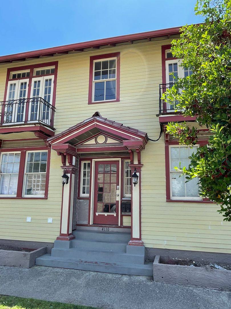 Apartment for rent at 4639 - 41 S Carrollton & 4110 16 Cleveland, New Orleans, LA 70119