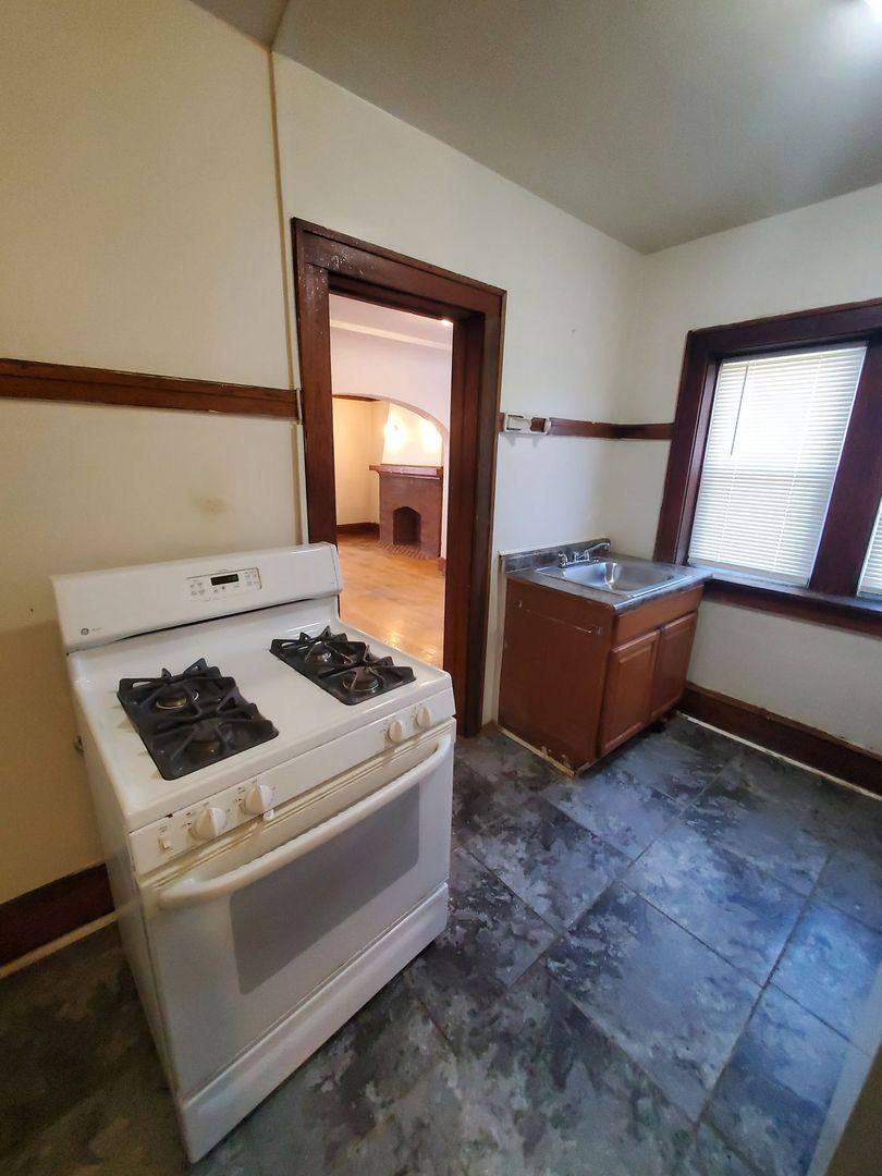 Apartment for rent at 816 W Greenfield Ave, Milwaukee, WI 53204