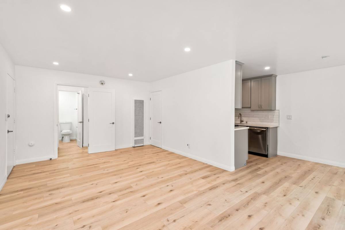 Condo for rent at 1522 S St Andrews Place, Los Angeles, CA 90019
