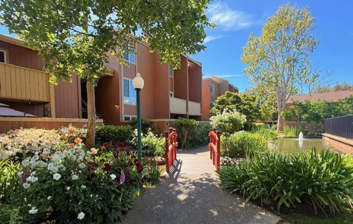 Apartment for rent at 150 Cleaveland Rd, Pleasant Hill, CA 94523