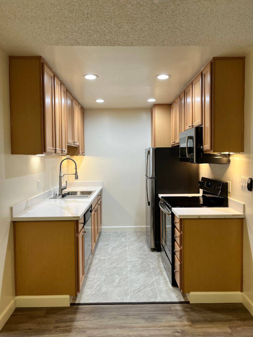 Apartment for rent at 150 Cleaveland Rd, Pleasant Hill, CA 94523