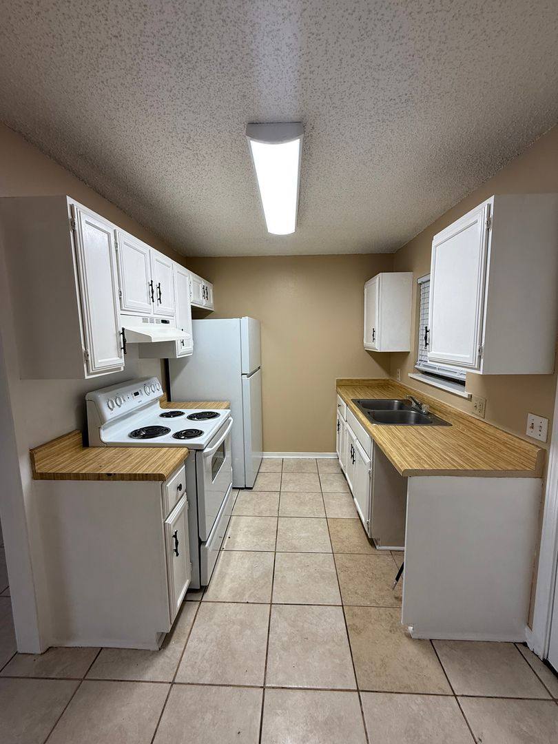 Apartment for rent at 1658 Starboard Dr, Baton Rouge, LA 70820