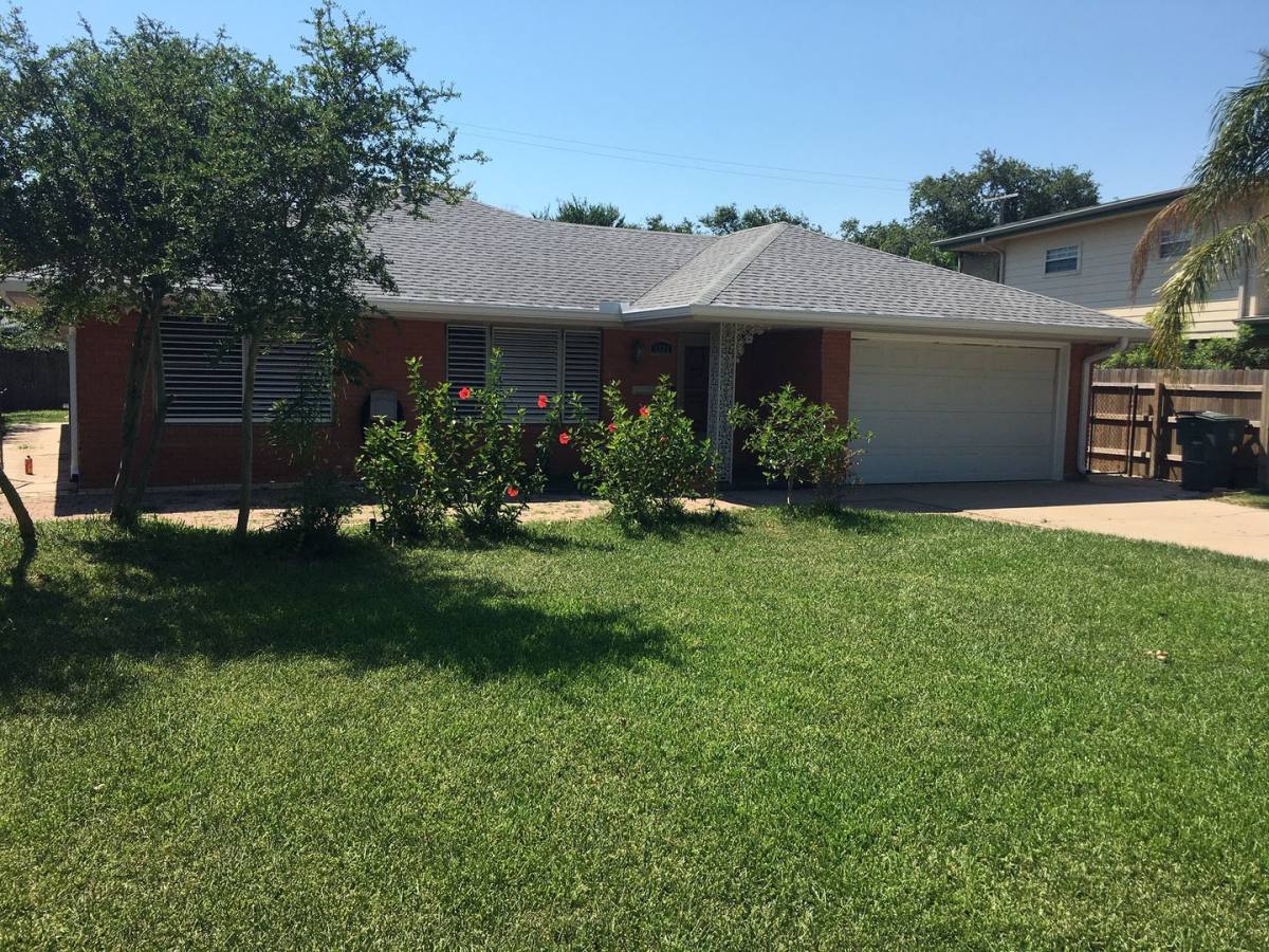 House for rent at 1221 Marine Dr, Galveston, TX 77550