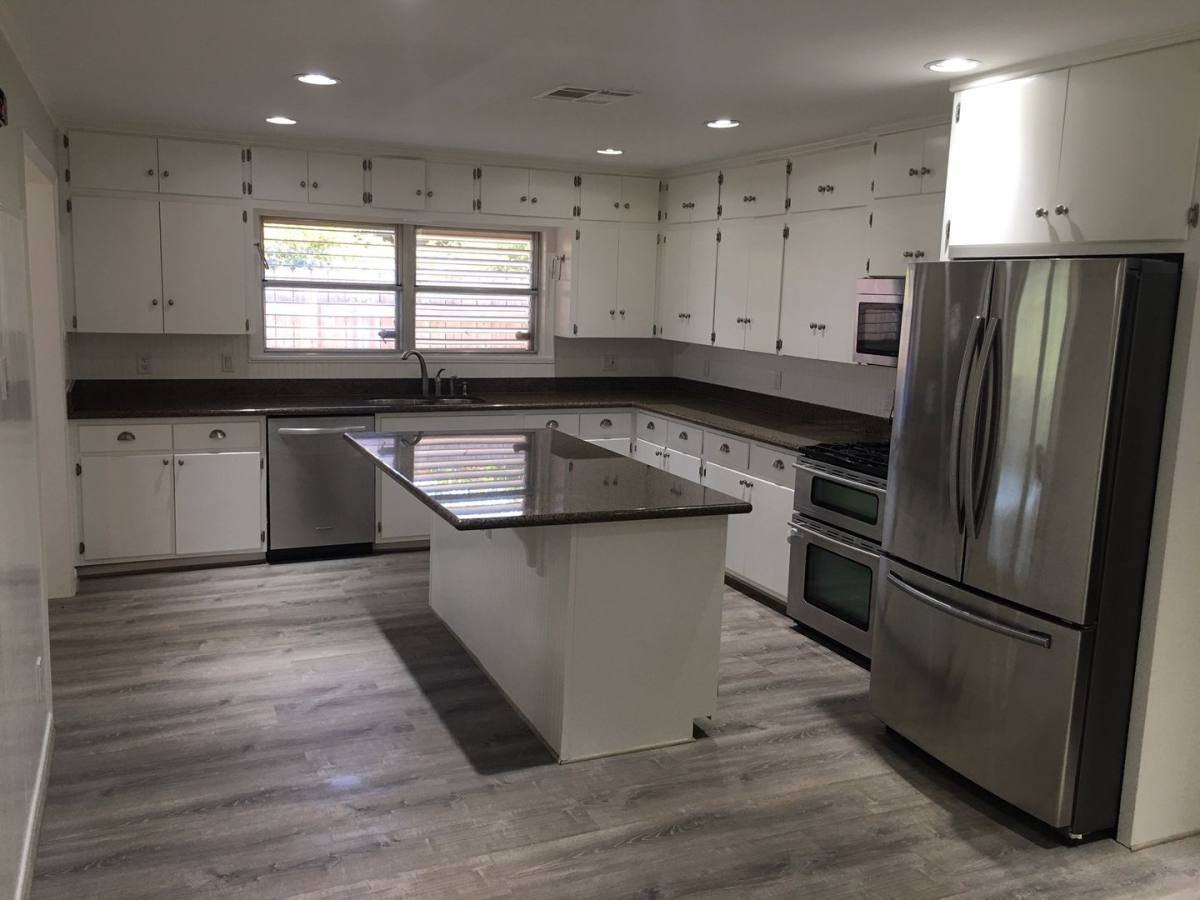 House for rent at 1221 Marine Dr, Galveston, TX 77550