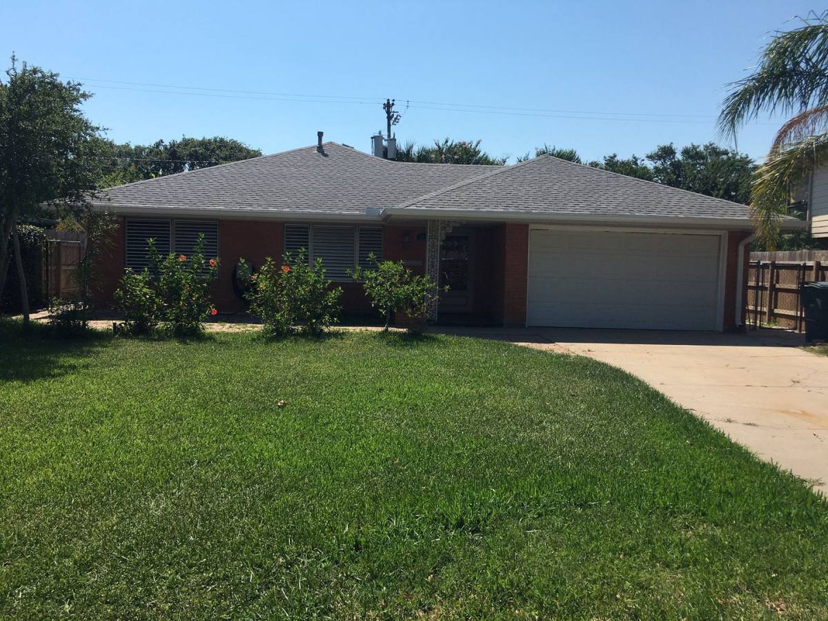House for rent at 1221 Marine Dr, Galveston, TX 77550