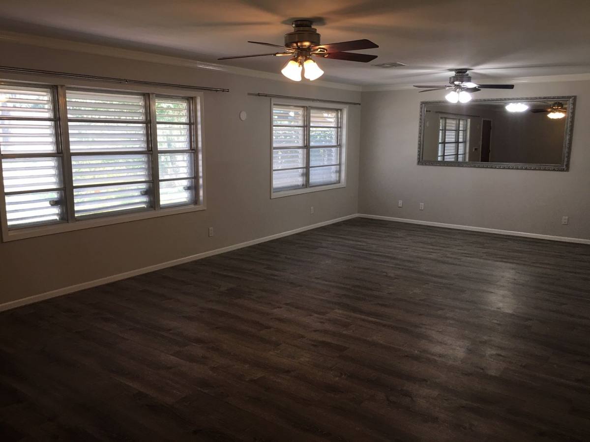 House for rent at 1221 Marine Dr, Galveston, TX 77550