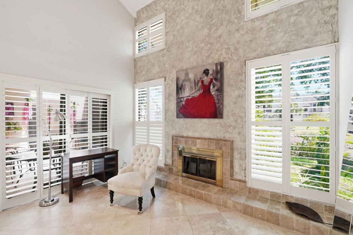 6075 Glendale Dr, Boca Raton, FL 33433