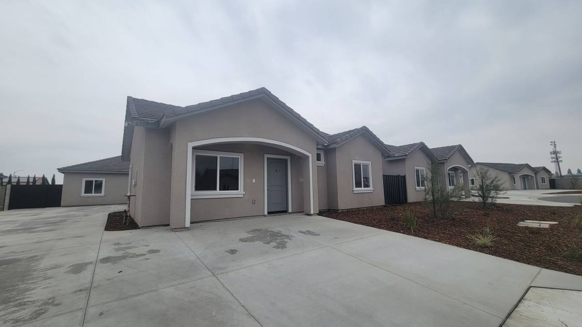 Apartment for rent at 6909 Paige Elizabeth, Bakersfield, CA 93313