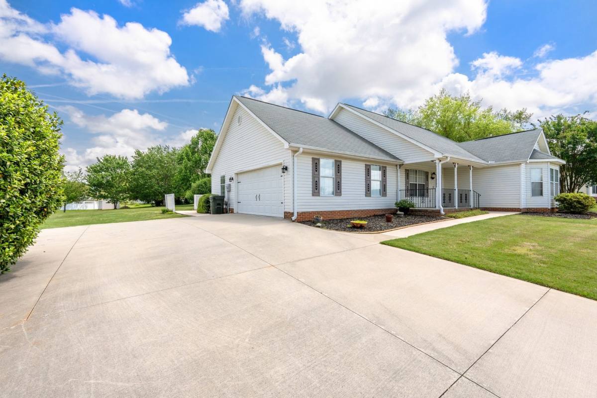 House for rent at 124 Cornelson Dr, Greer, SC 29651