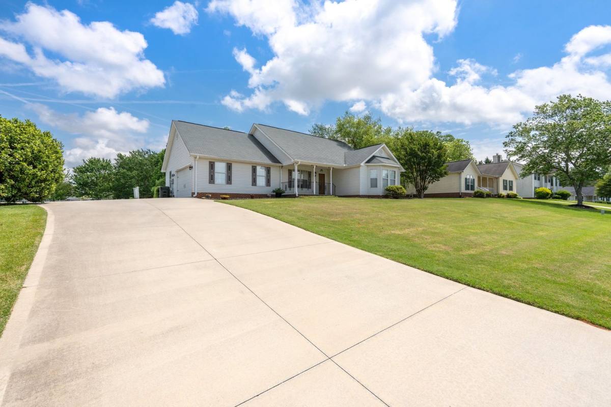 House for rent at 124 Cornelson Dr, Greer, SC 29651
