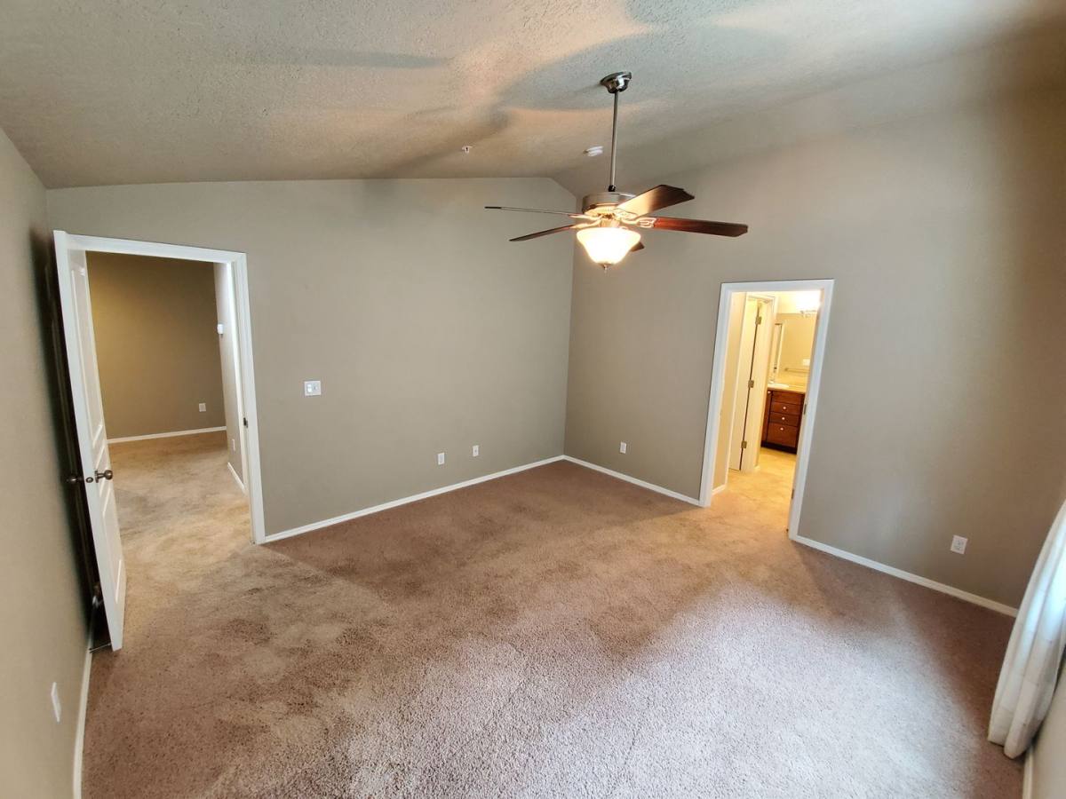 House for rent at 899 N Pointe Dr NW, Albany, OR 97321