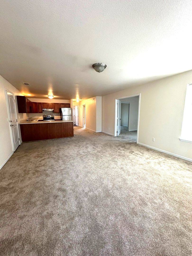 Apartment for rent at 440, 442, 444, 446, 448, 450, 452 Pine St, Rogue River, OR 97537