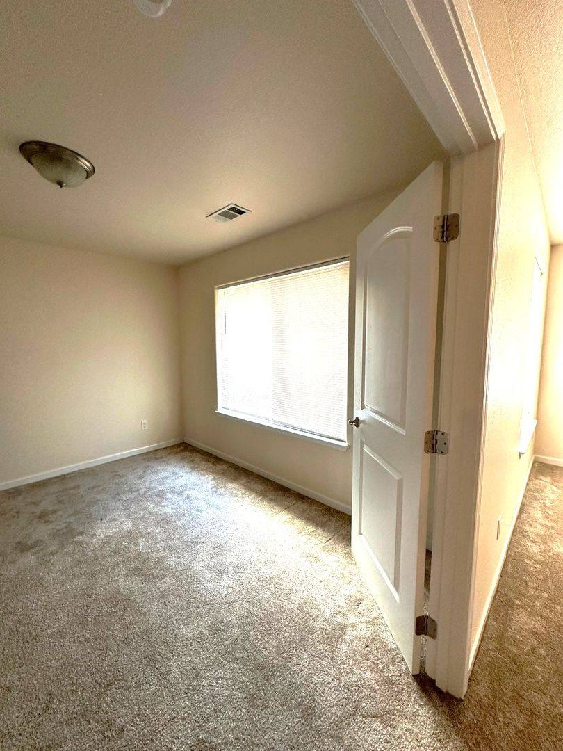 Apartment for rent at 440, 442, 444, 446, 448, 450, 452 Pine St, Rogue River, OR 97537