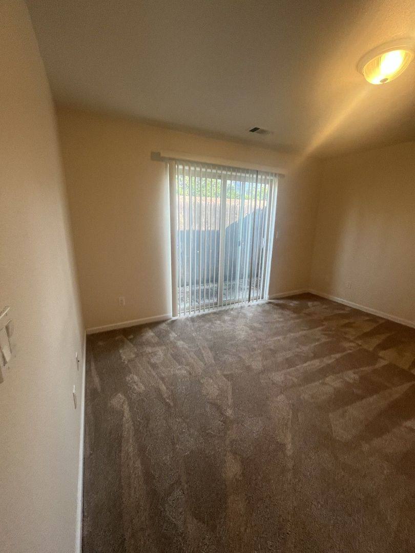 Apartment for rent at 440, 442, 444, 446, 448, 450, 452 Pine St, Rogue River, OR 97537