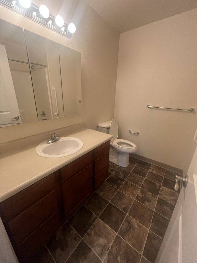 Apartment for rent at 440, 442, 444, 446, 448, 450, 452 Pine St, Rogue River, OR 97537