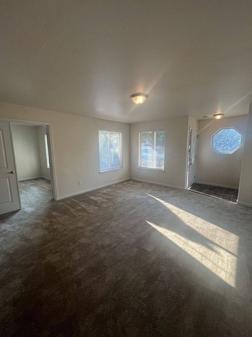 Apartment for rent at 440, 442, 444, 446, 448, 450, 452 Pine St, Rogue River, OR 97537