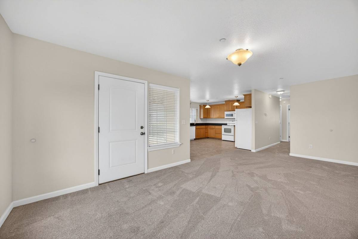 Apartment for rent at 2533 Corona, Medford, OR 97504