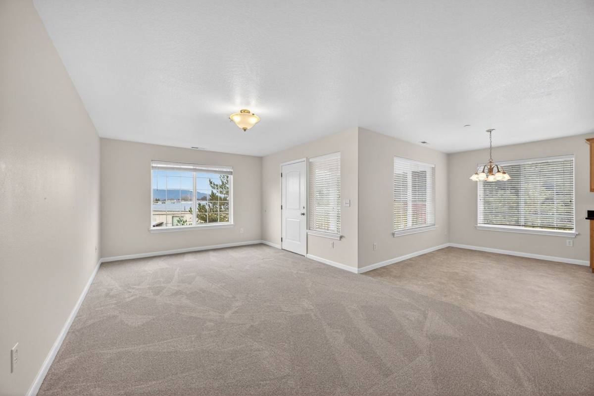 Apartment for rent at 2533 Corona, Medford, OR 97504
