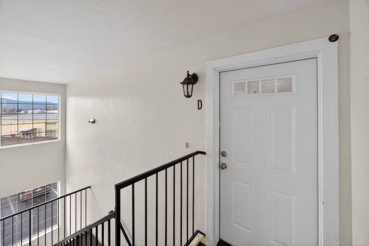 Apartment for rent at 2533 Corona, Medford, OR 97504