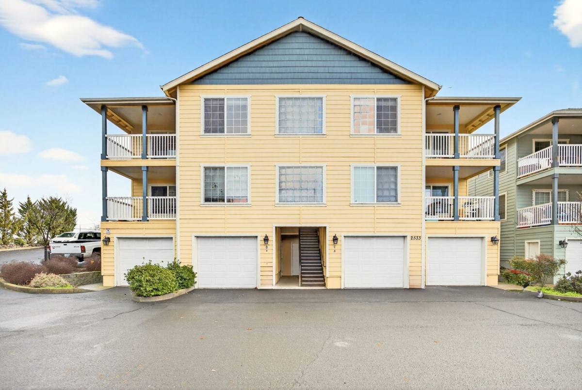 Apartment for rent at 2533 Corona, Medford, OR 97504
