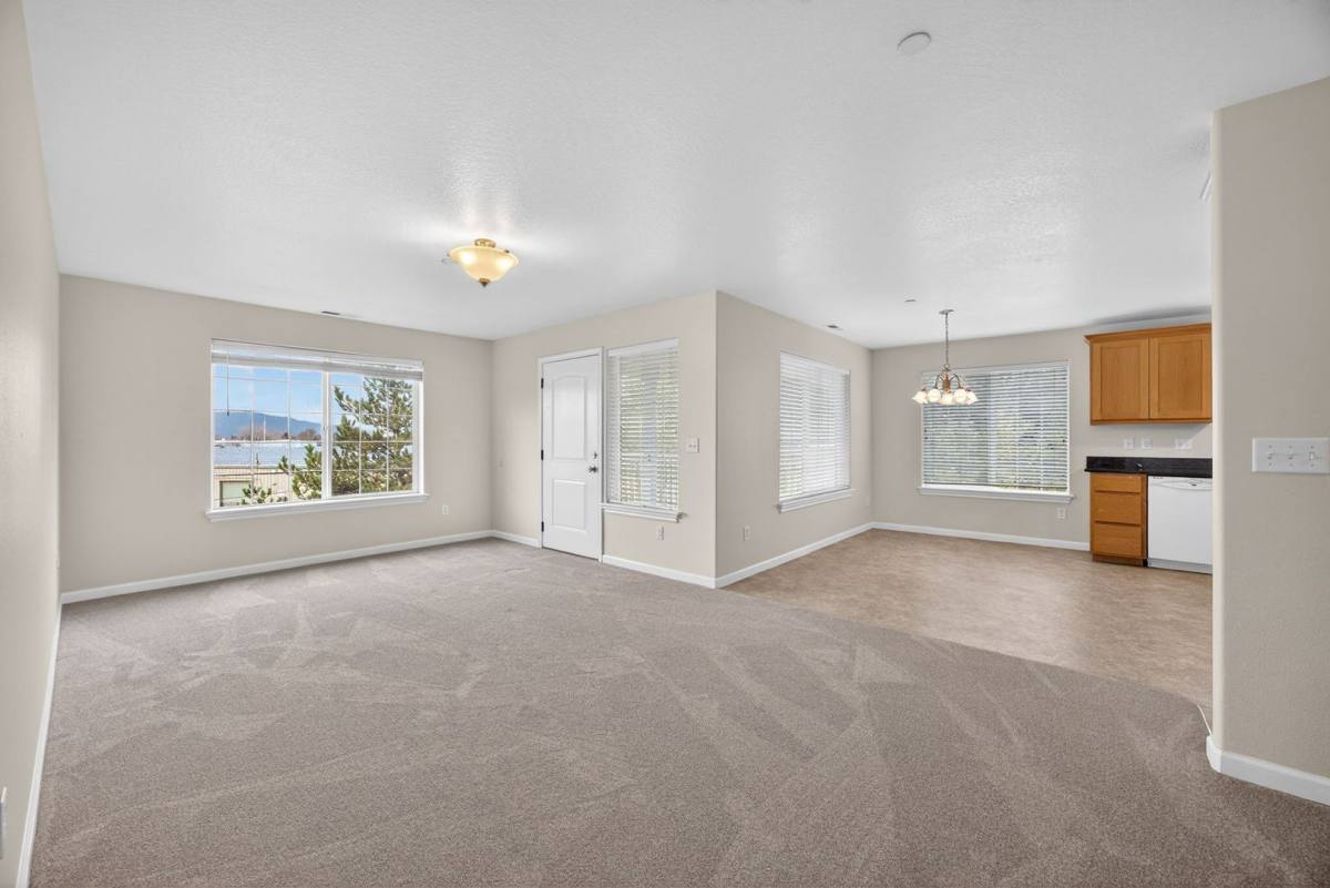 Apartment for rent at 2533 Corona, Medford, OR 97504