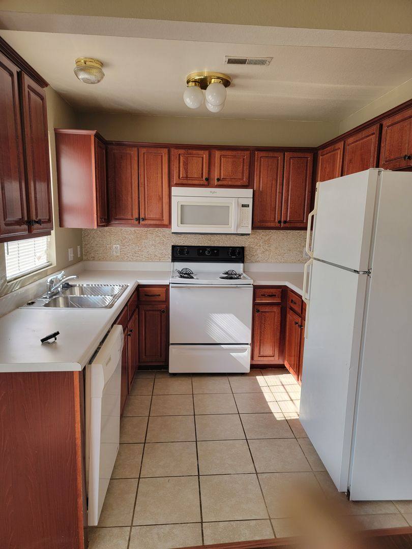 Apartment for rent at 123 Hickory Ridge Dr, Saint Robert, MO 65584