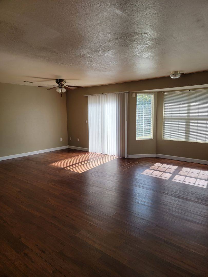 Apartment for rent at 123 Hickory Ridge Dr, Saint Robert, MO 65584