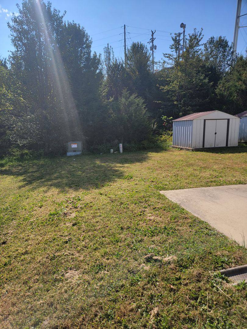 Apartment for rent at 123 Hickory Ridge Dr, Saint Robert, MO 65584