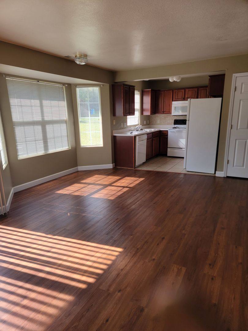 Apartment for rent at 123 Hickory Ridge Dr, Saint Robert, MO 65584