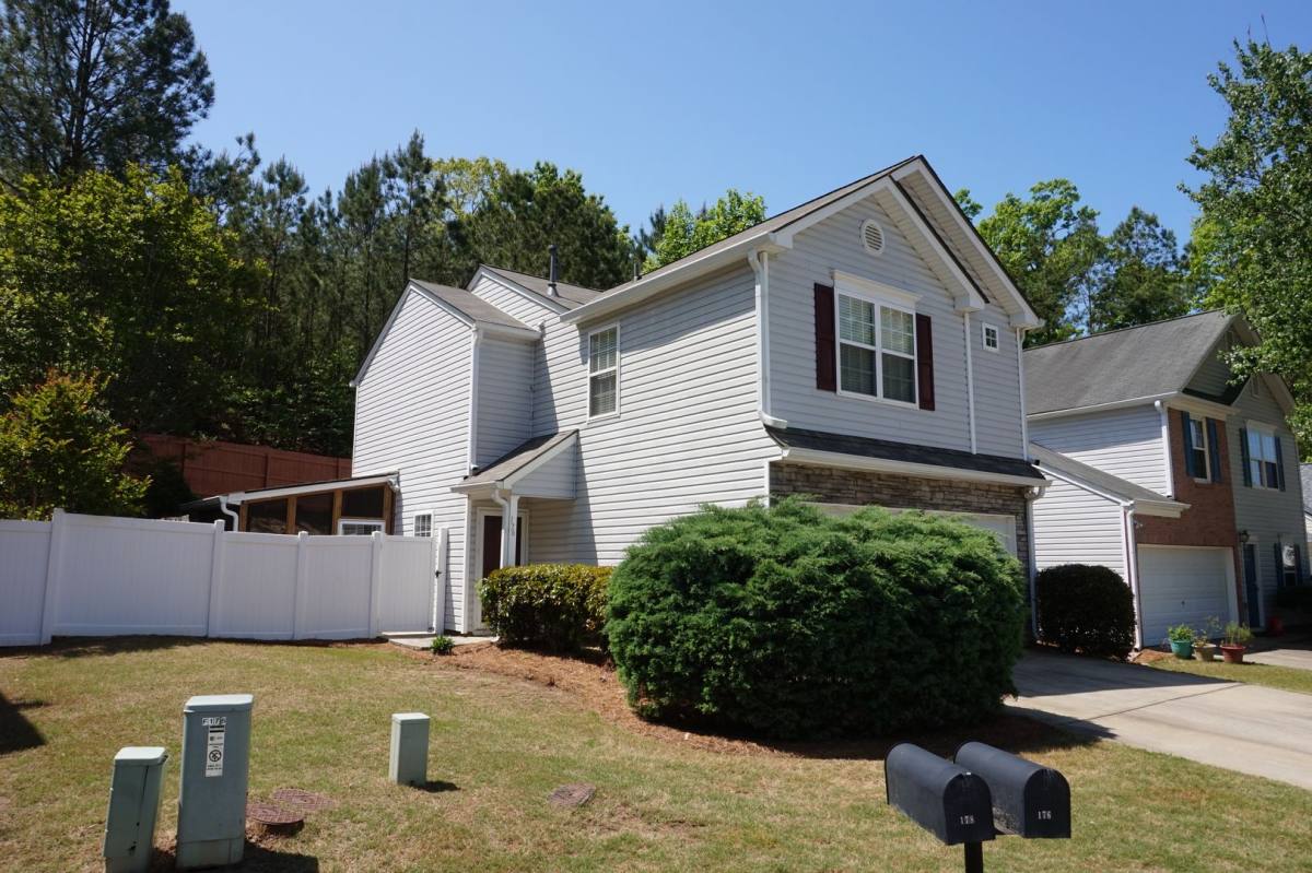 House for rent at 176 Oak Grove Place, Acworth, GA 30102