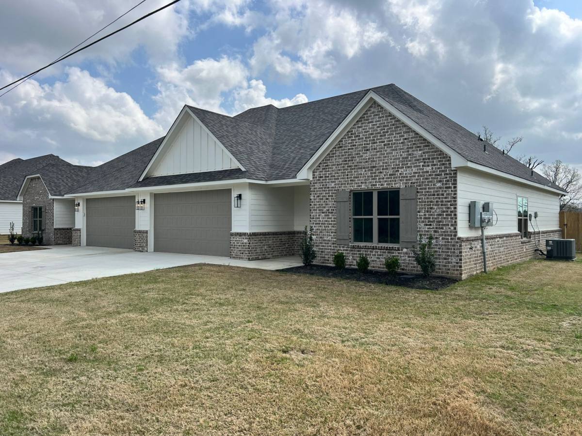 Apartment for rent at 10675 County Rd, Bullard, TX 75757