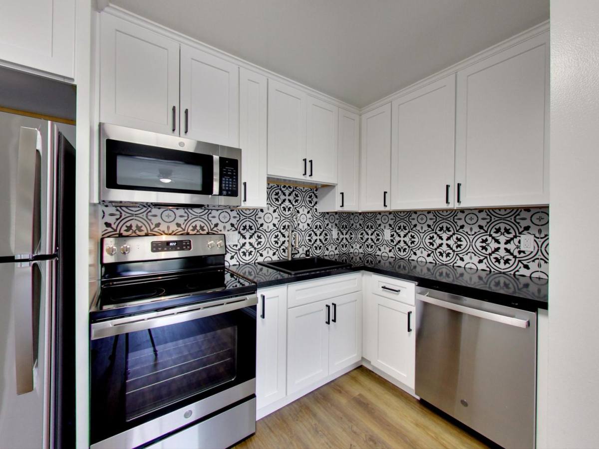 Apartment for rent at 14400 E 14th St, San Leandro, CA 94578