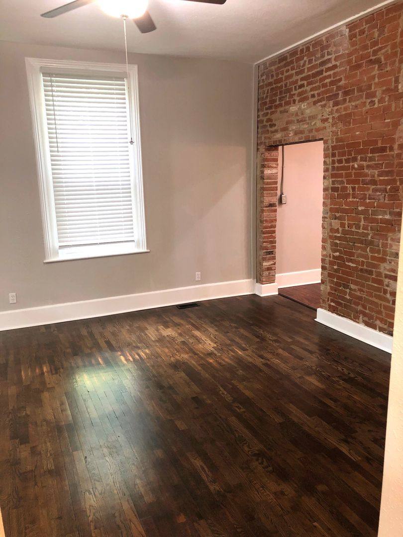 House for rent at 806 N Broadway, Leavenworth, KS 66048
