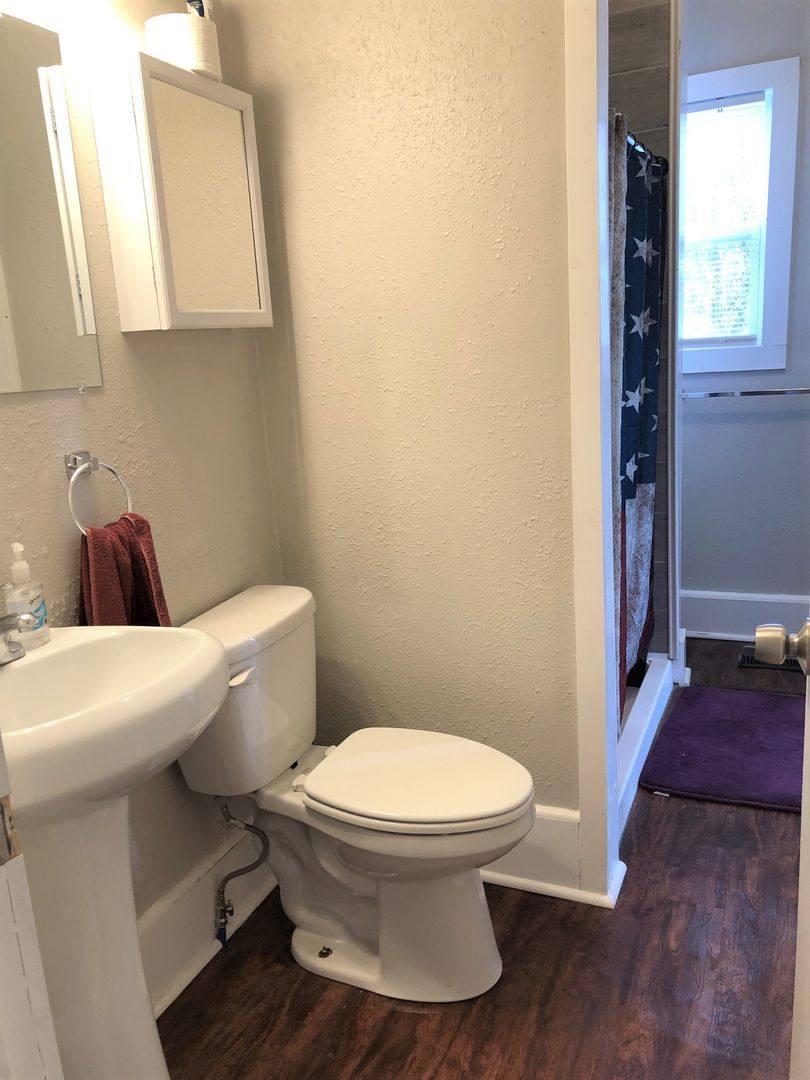 House for rent at 806 N Broadway, Leavenworth, KS 66048