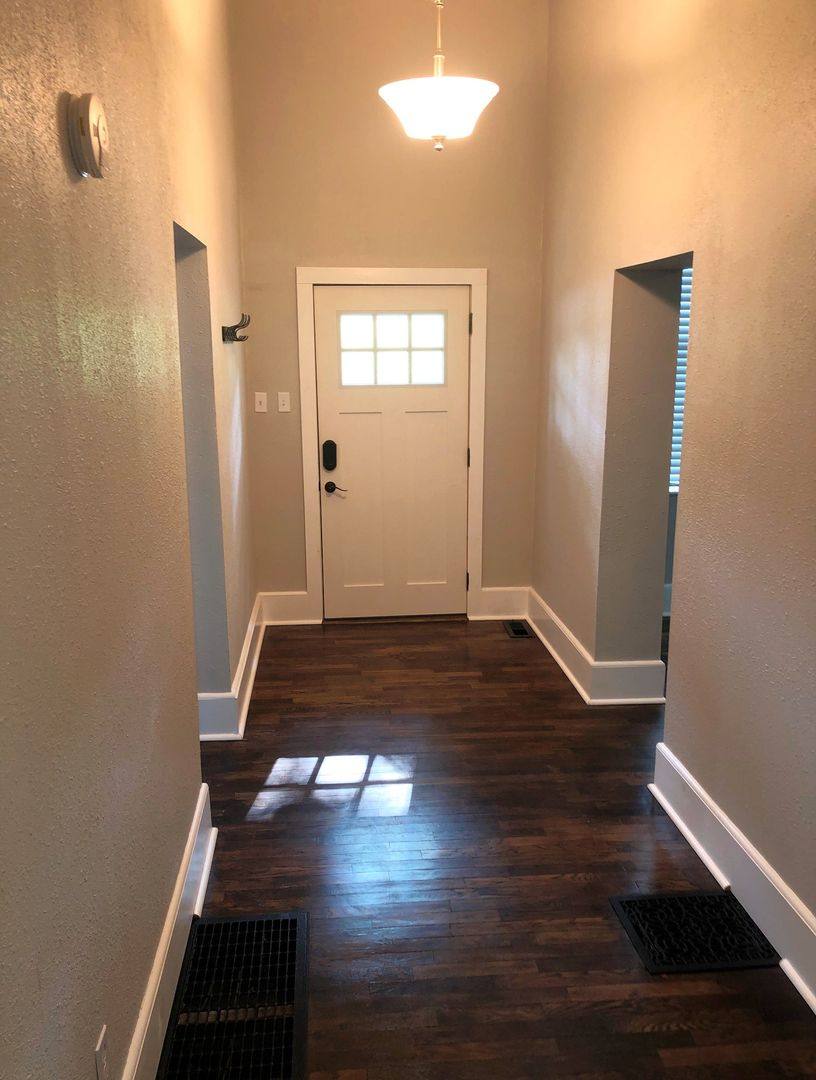 House for rent at 806 N Broadway, Leavenworth, KS 66048