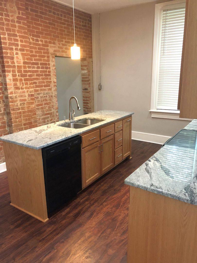 House for rent at 806 N Broadway, Leavenworth, KS 66048