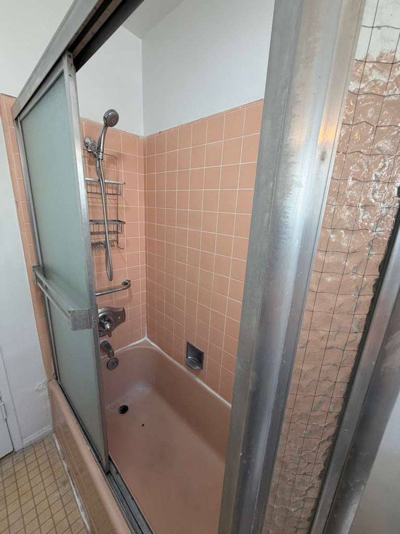 Apartment for rent at 1308 N Poinsettia Place, Los Angeles, CA 90046