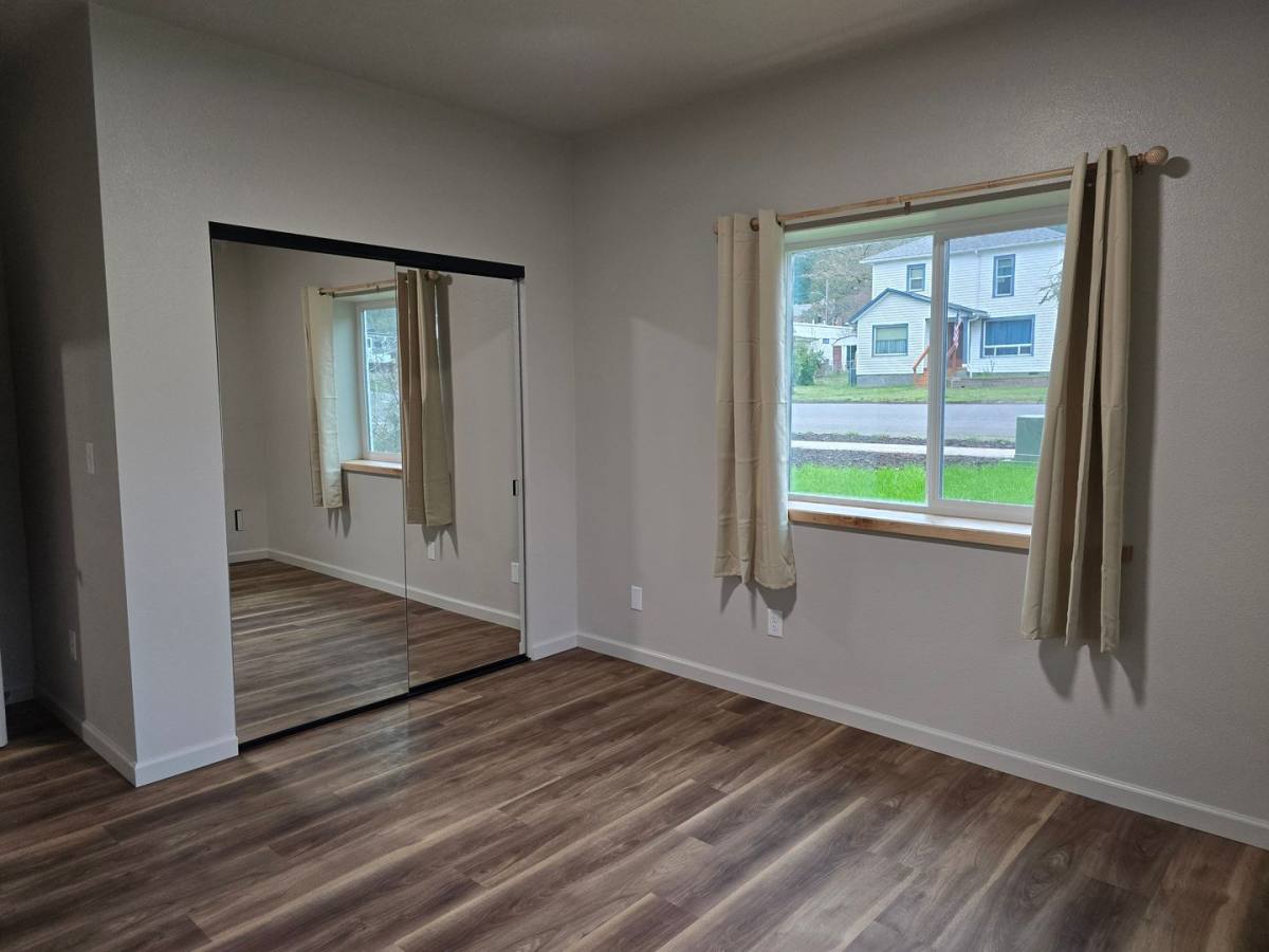 Apartment for rent at 103 S Main St, Drain, OR 97435