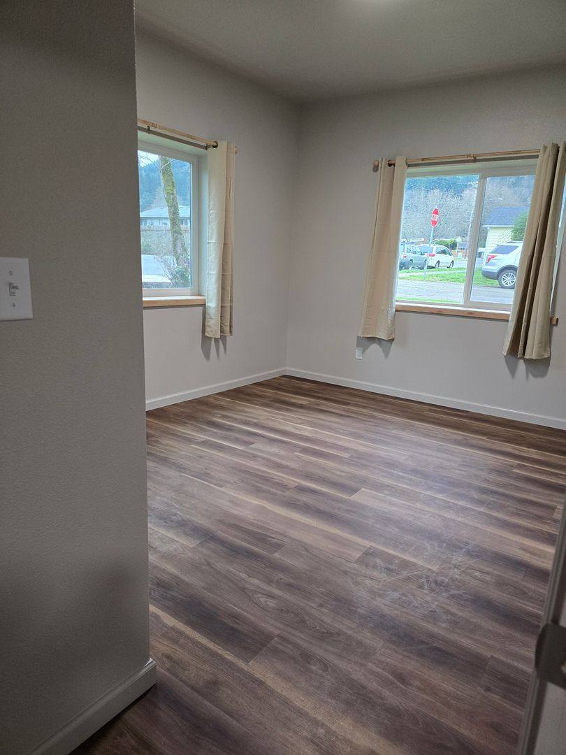 Apartment for rent at 103 S Main St, Drain, OR 97435