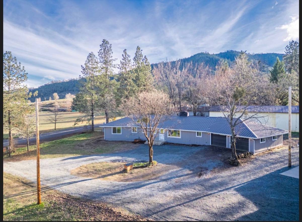 Apartment for rent at 6208 Dark Hollow Rd, Medford, OR 97501