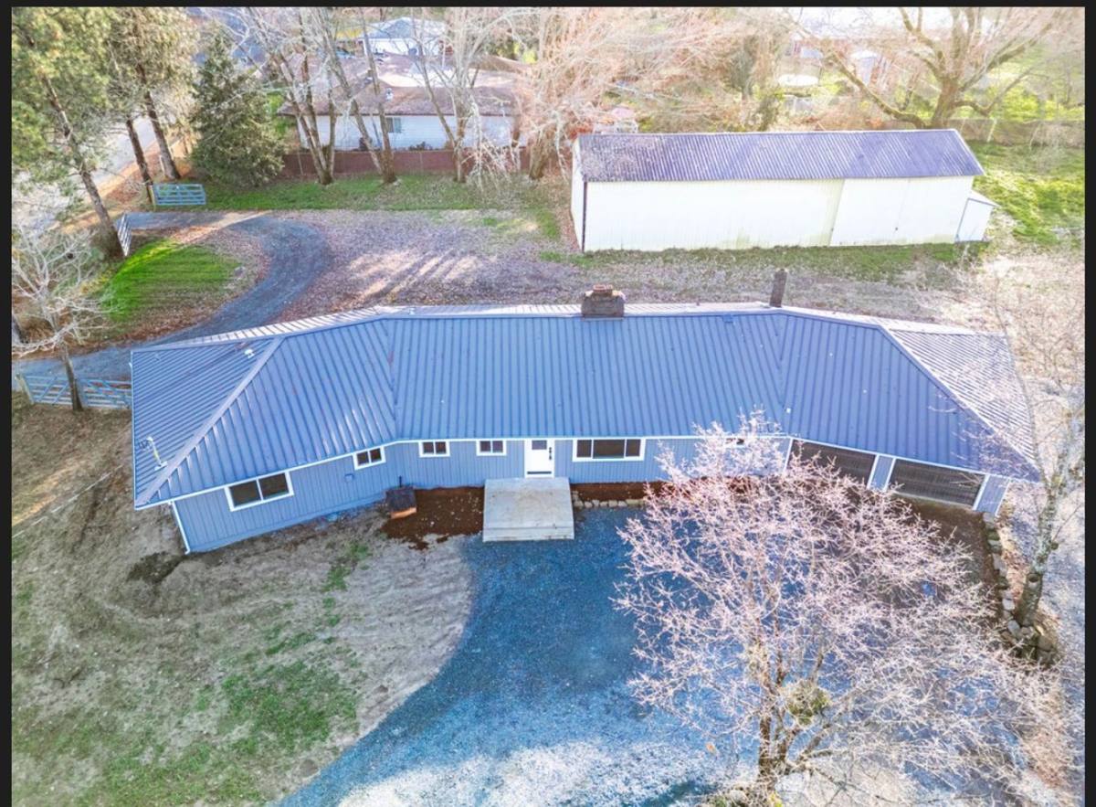 Apartment for rent at 6208 Dark Hollow Rd, Medford, OR 97501