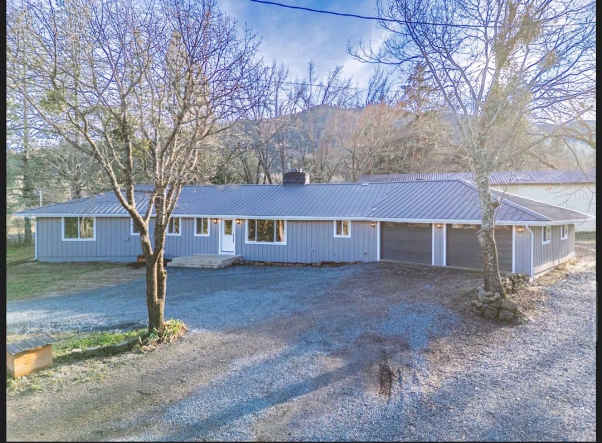 Apartment for rent at 6208 Dark Hollow Rd, Medford, OR 97501