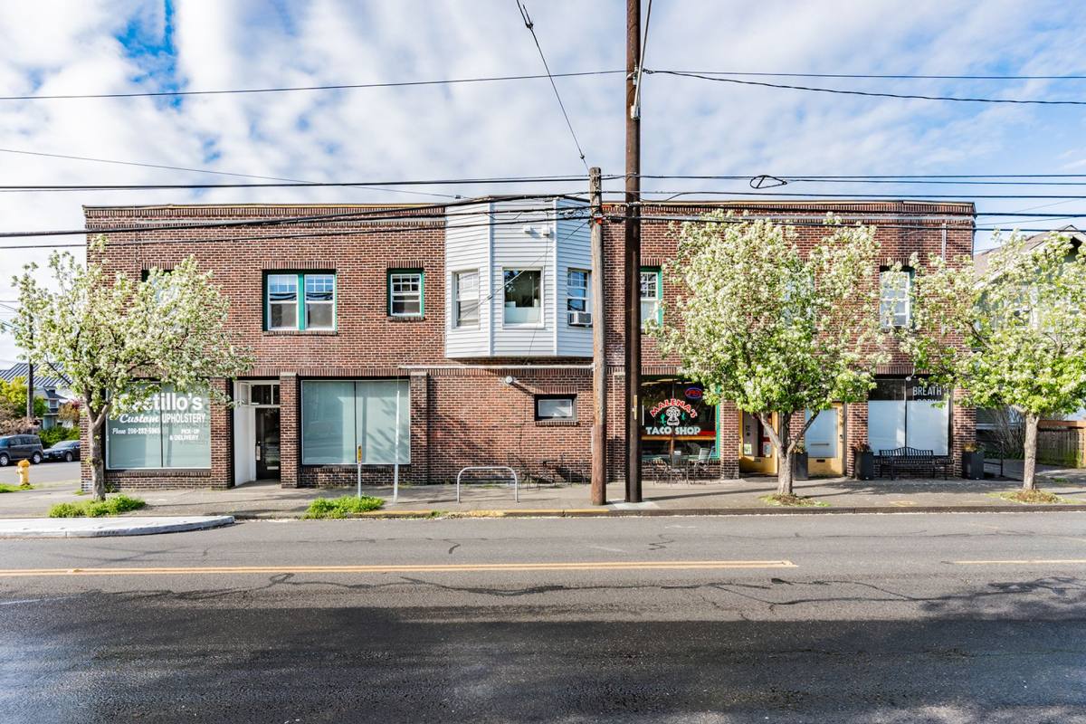 Apartment for rent at 2402 7th Ave W, Seattle, WA 98119