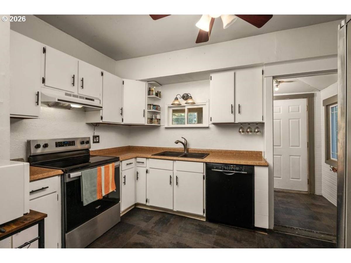 Condo for rent at 6059 NE Willow, Portland, OR 97213