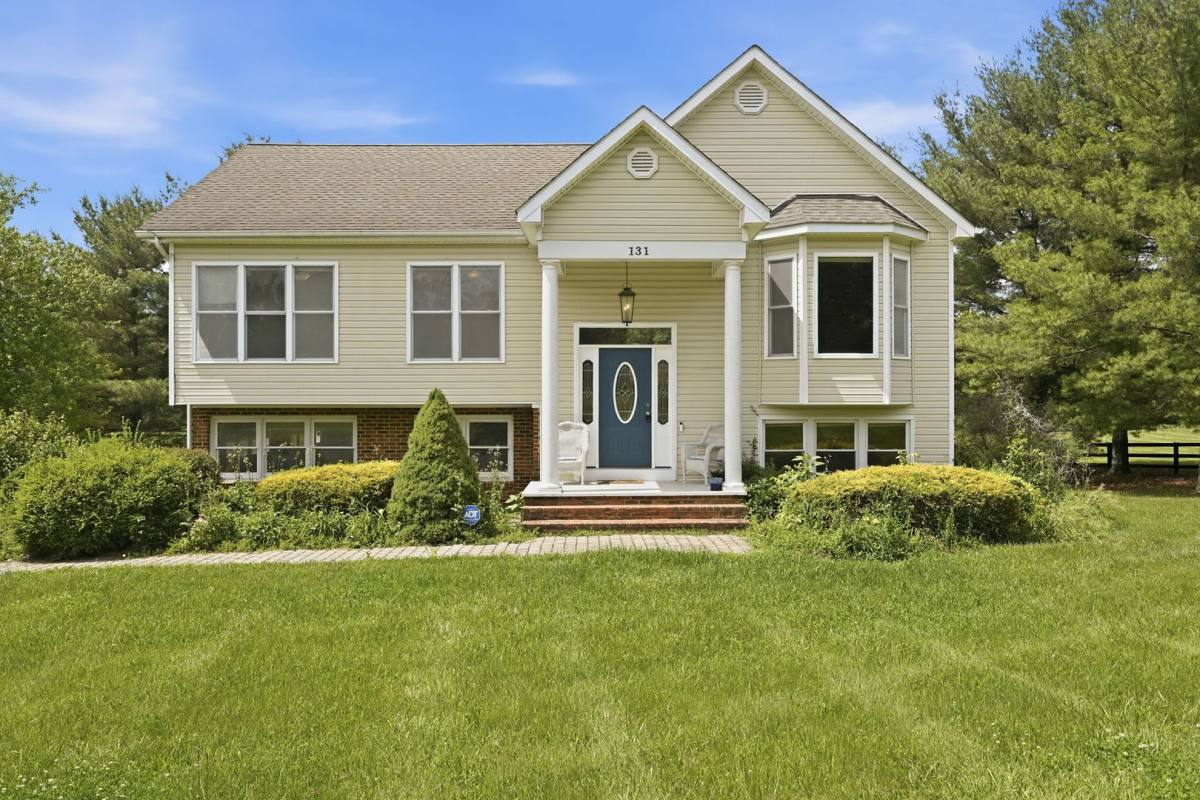 House for rent at 131 Stonedown Lane, Winchester, VA 22603