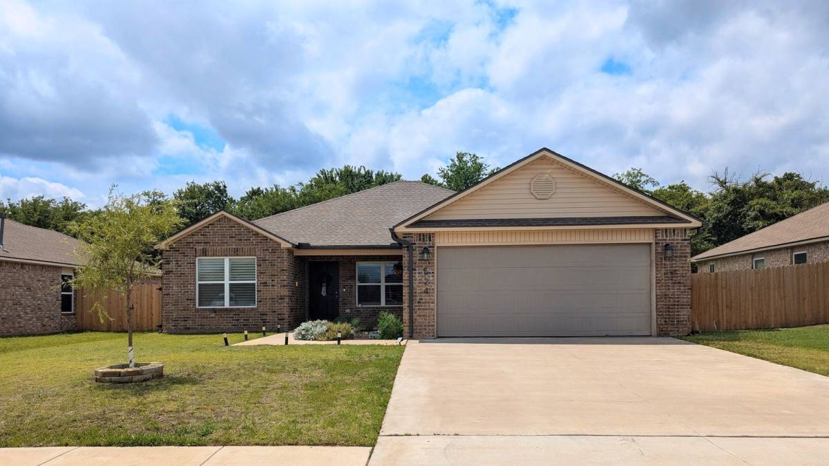House for rent at 524 SE 7th Place, Newcastle, OK 73065
