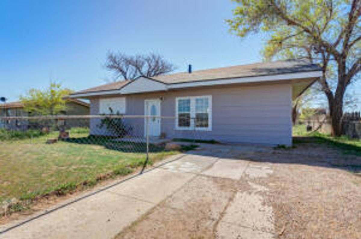 House for rent at 918 E Rice St, Lubbock, TX 79403