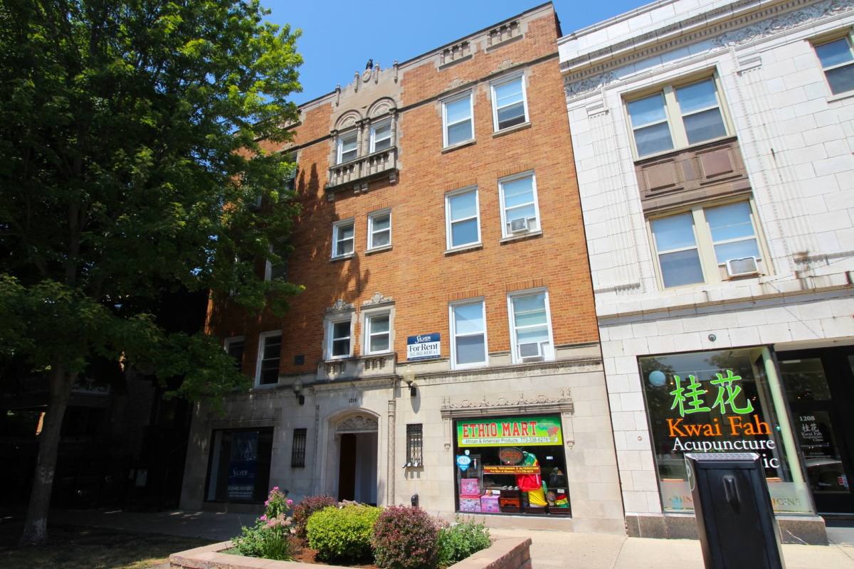 Apartment for rent at 1210 W Granville, Chicago, IL 60660